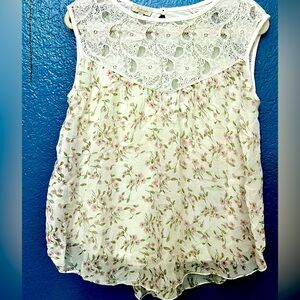 Bellambra Made in Italy 100% silk sleeveless top large lace is stretchy,soft.